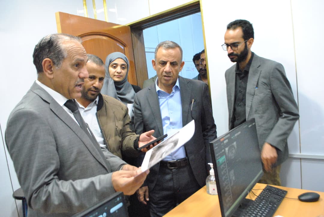 رئيس الجامعة يوجّه بتعزيز التميز الأكاديمي والسريري في كلية طب الأسنان.