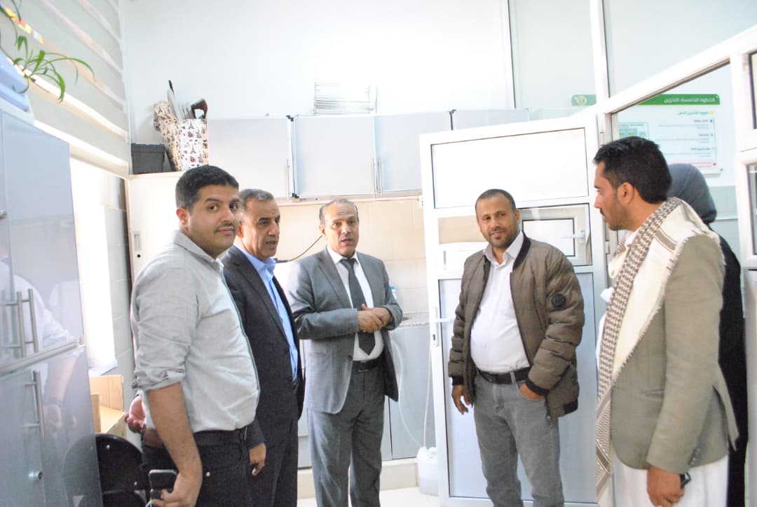 رئيس الجامعة يوجّه بتعزيز التميز الأكاديمي والسريري في كلية طب الأسنان.