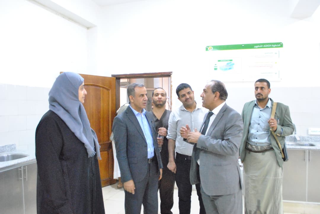 رئيس الجامعة يوجّه بتعزيز التميز الأكاديمي والسريري في كلية طب الأسنان.