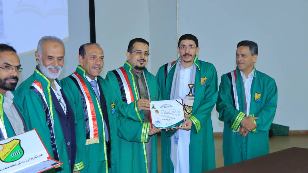 في الحفل التكريمي السنوي لجامعة صنعاء.. كلية الطب تتصدر الكليات في عدد العلماء المكرمين