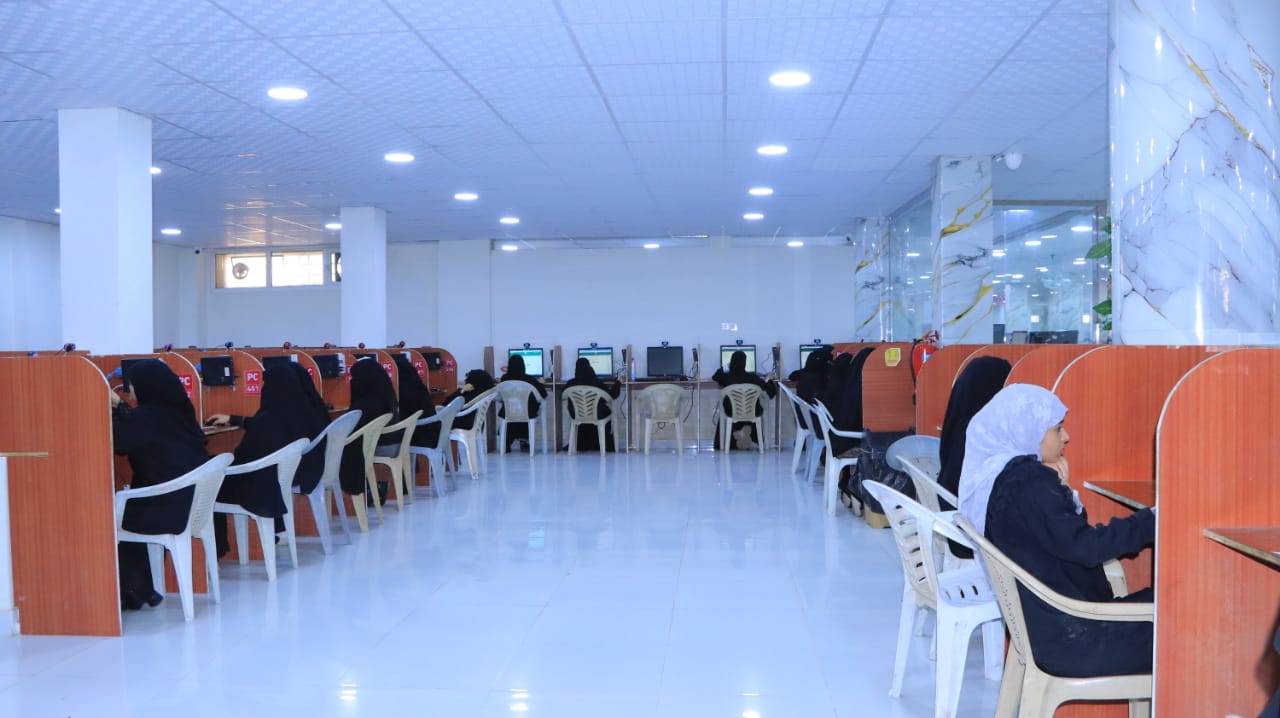 كلية الطب بجامعة صنعاء تجري الامتحانات الإلكترونية الطب والجراحة و التمريض العالي