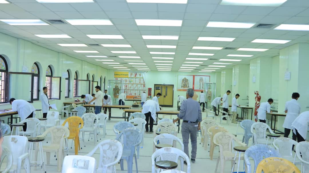 كلية الطب بجامعة صنعاء تختتم الامتحانات العملية النهائية لمقدمة "التشريح والأنسجة" مستوى 1