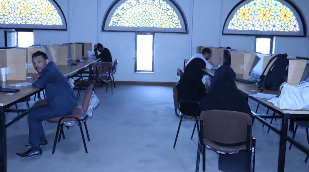 كلية الطب بجامعة صنعاء تُجري امتحان مقرر أخلاقيات المهنة لأطباء الدكتوراه الطبية (MD)