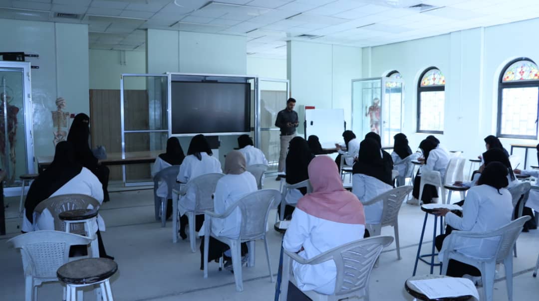 كلية الطب بجامعة صنعاء تختتم الامتحانات العملية والشفوية لمقرر «الدم واللمف»المستوى الثاني