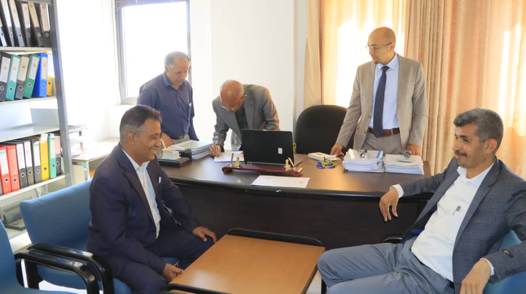 كلية الطب بجامعة صنعاء تشهد دور الاستلام والتسليم لنيابة العمادة لشؤون وحدة ضمان الجودة