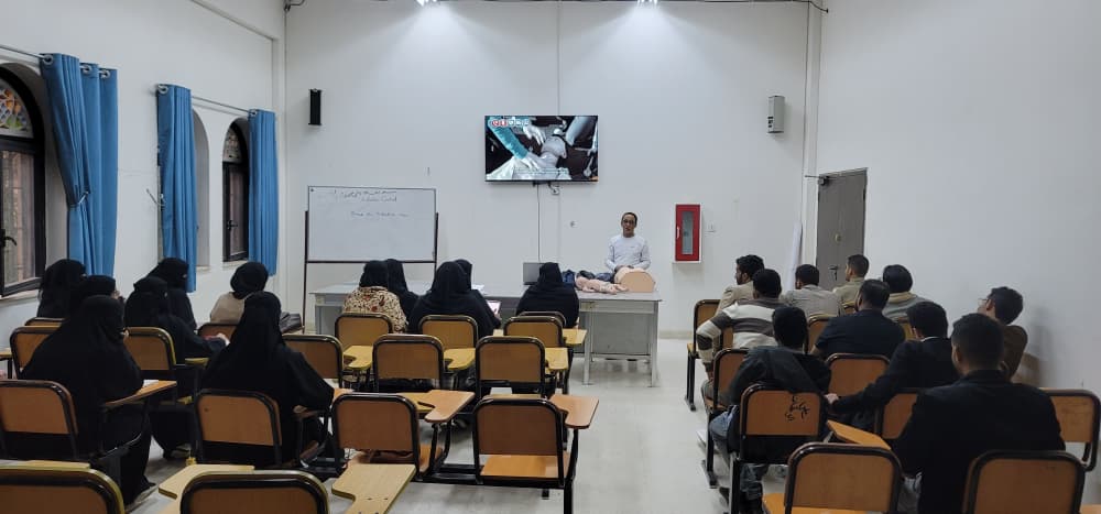 انطلاق المجموعة الثانية من الكورسات الطبية التدريبية في الطوارئ والعناية الحرجة بكلية الطب