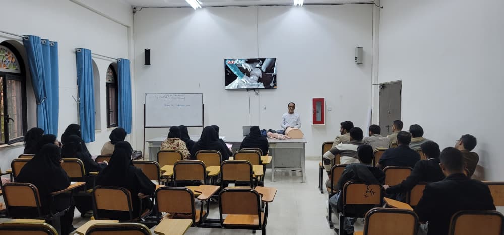 انطلاق المجموعة الثانية من الكورسات الطبية التدريبية في الطوارئ والعناية الحرجة بكلية الطب