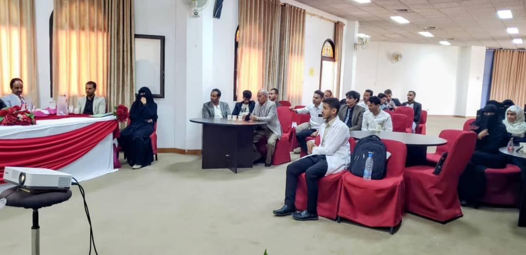 سمناراً علمياً  يناقش «دور مديري التمريض في تحسين سلامة المرضى» لطلبة شعبة التمريض