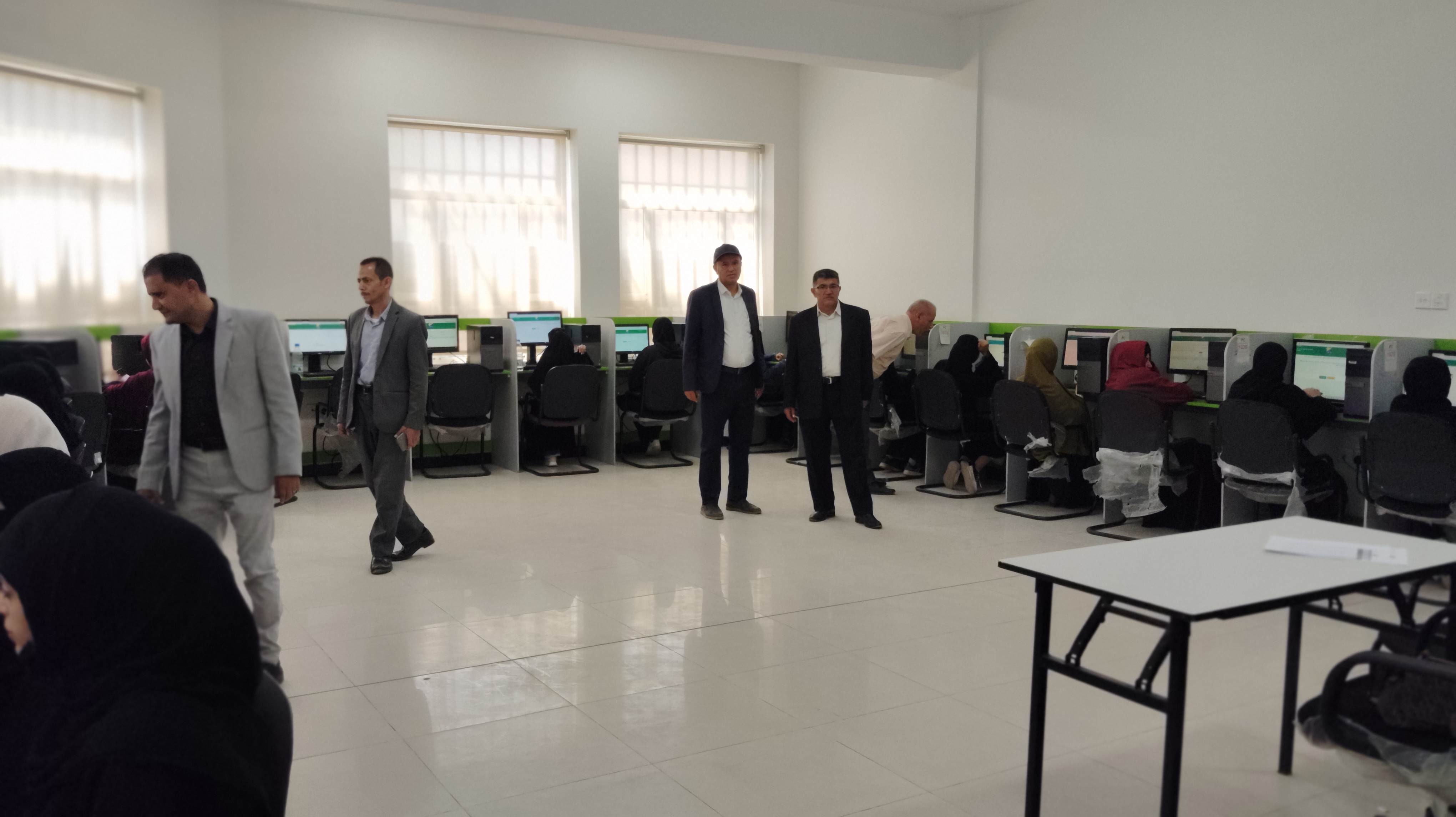 دشّنت كلية الإعلام بجامعة صنعاء، اليوم السبت، أول أيام اختبارات الفصل الدراسي الأول
