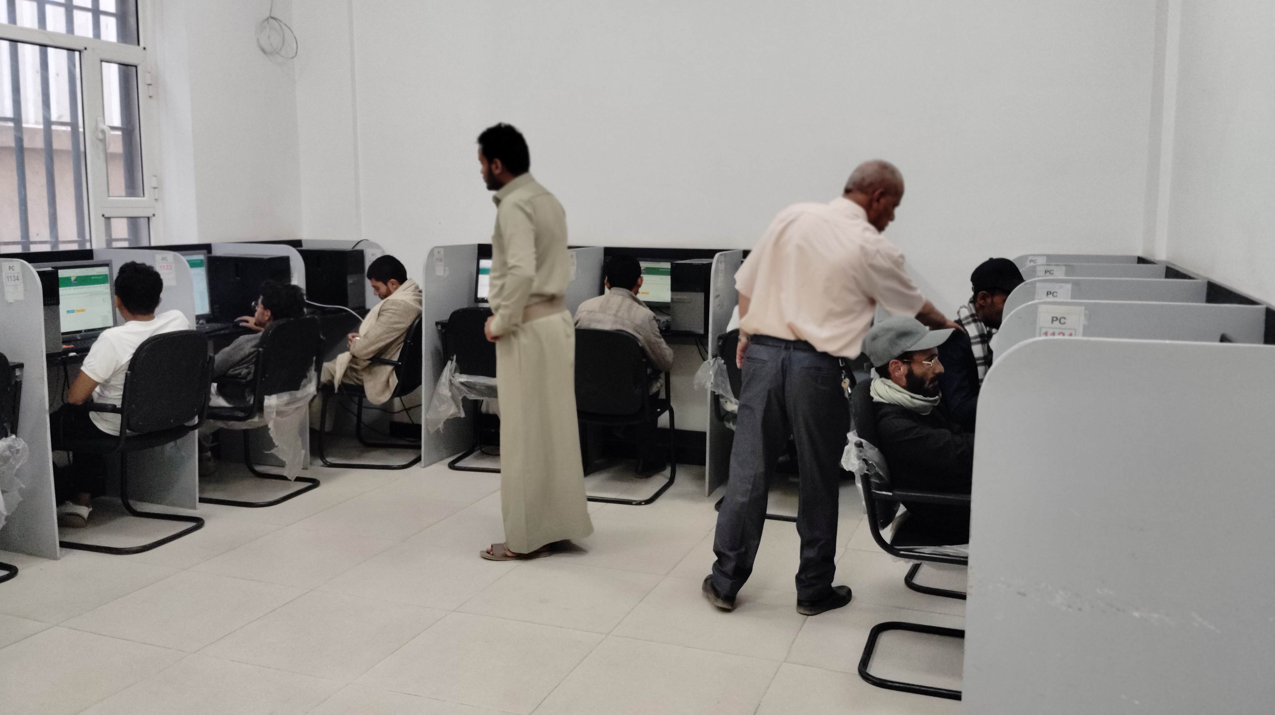 دشّنت كلية الإعلام بجامعة صنعاء، اليوم السبت، أول أيام اختبارات الفصل الدراسي الأول