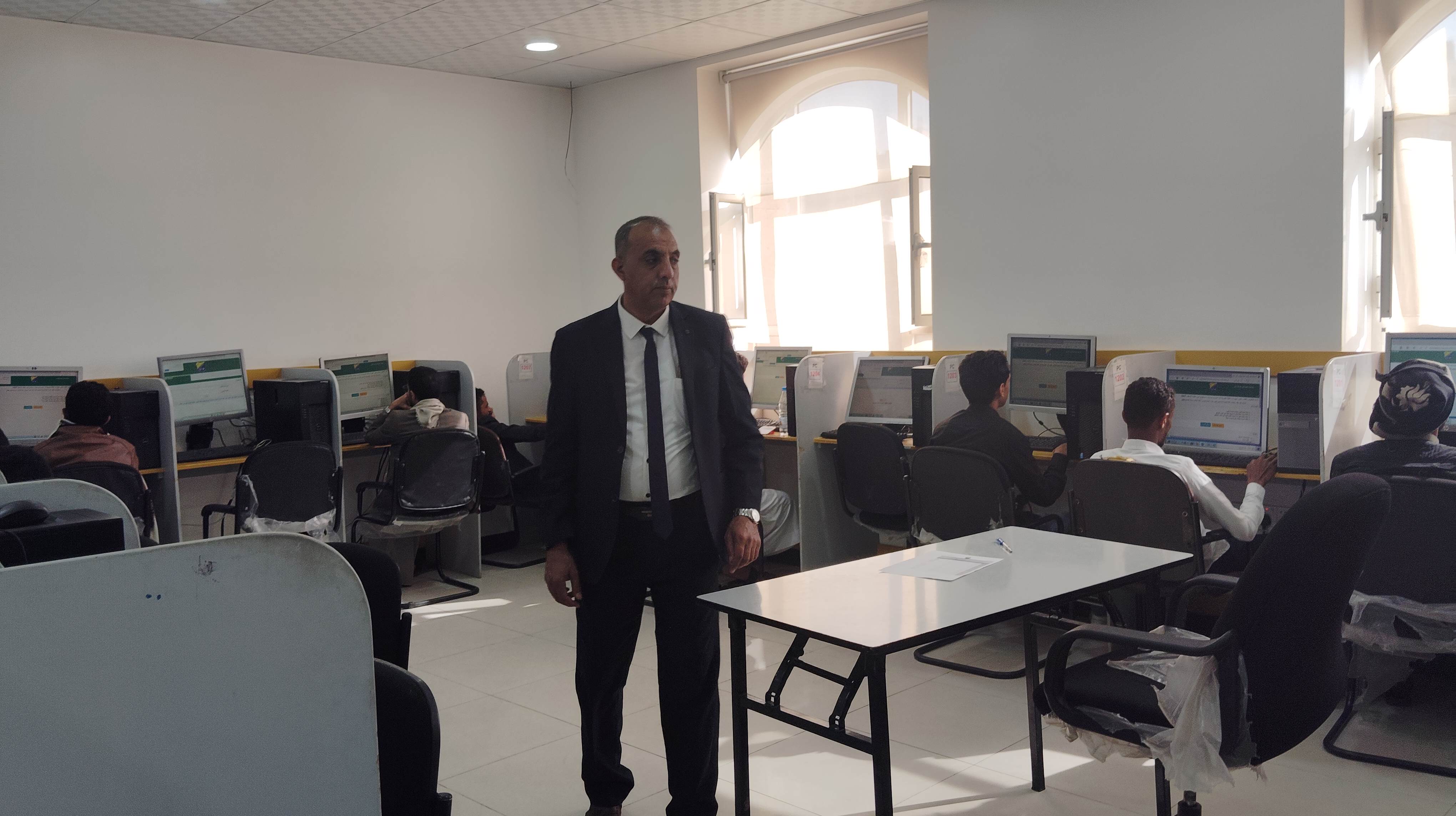 دشّنت كلية الإعلام بجامعة صنعاء، اليوم السبت، أول أيام اختبارات الفصل الدراسي الأول