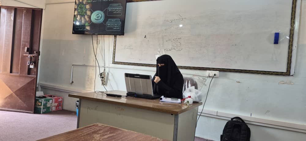 قسم الإذاعة والتلفزيون بكلية الإعلام يناقش خطة رسالة ماجستير للباحثة فاتن الفقيه