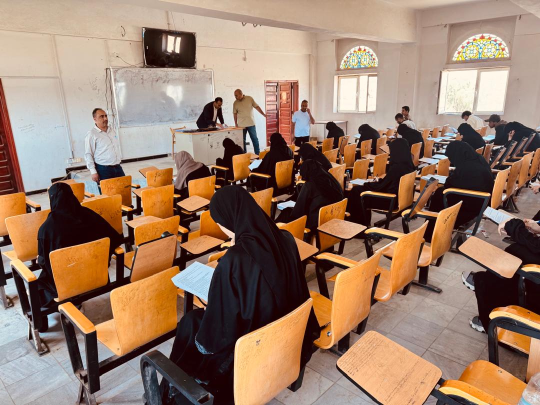 كلية اللغات بجامعة صنعاء تدشن اختبارات الفصل الأول للعام الجامعي 1448هـ – 2026/2027م