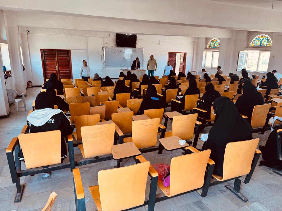 كلية اللغات بجامعة صنعاء تدشن اختبارات الفصل الأول للعام الجامعي 1448هـ – 2026/2027م