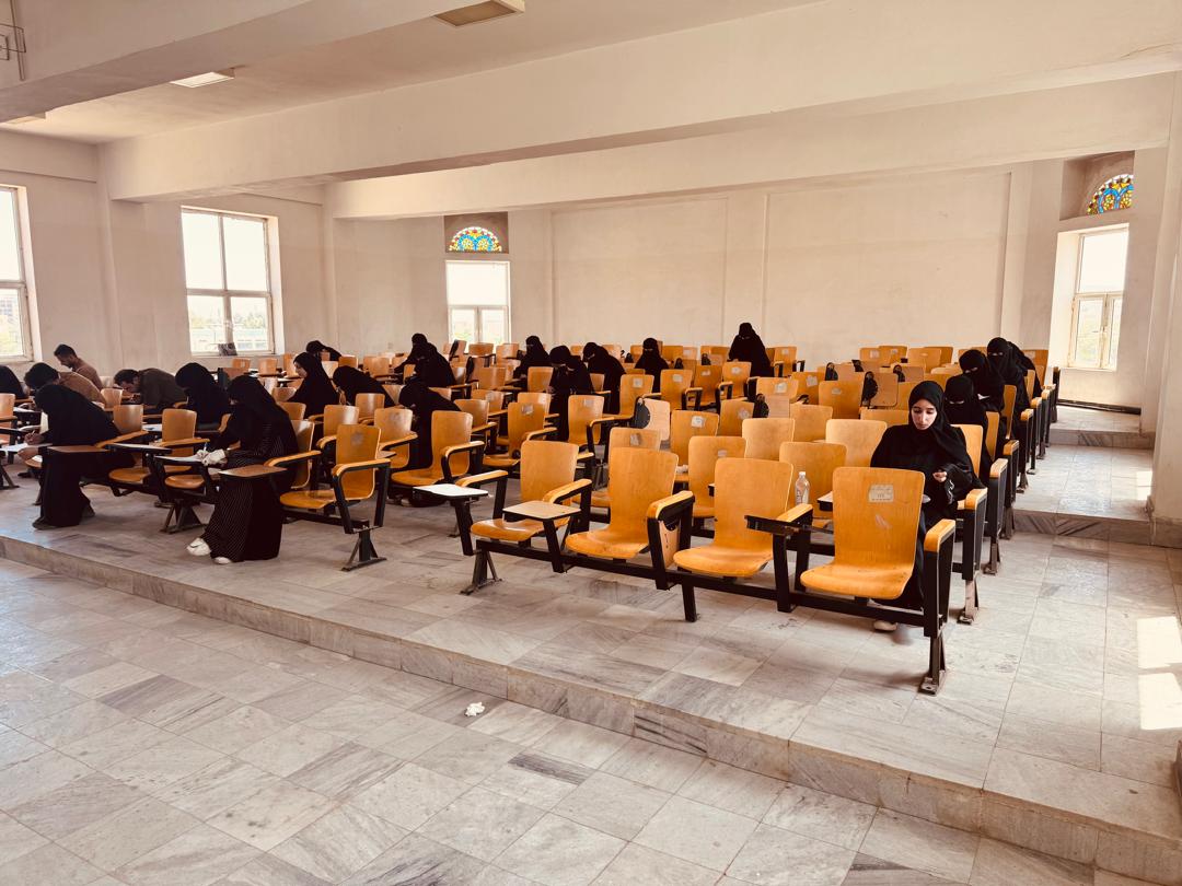 كلية اللغات بجامعة صنعاء تدشن اختبارات الفصل الأول للعام الجامعي 1448هـ – 2026/2027م
