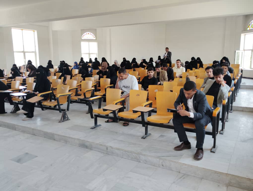 كلية اللغات بجامعة صنعاء تدشن اختبارات الفصل الأول للعام الجامعي 1448هـ – 2026/2027م