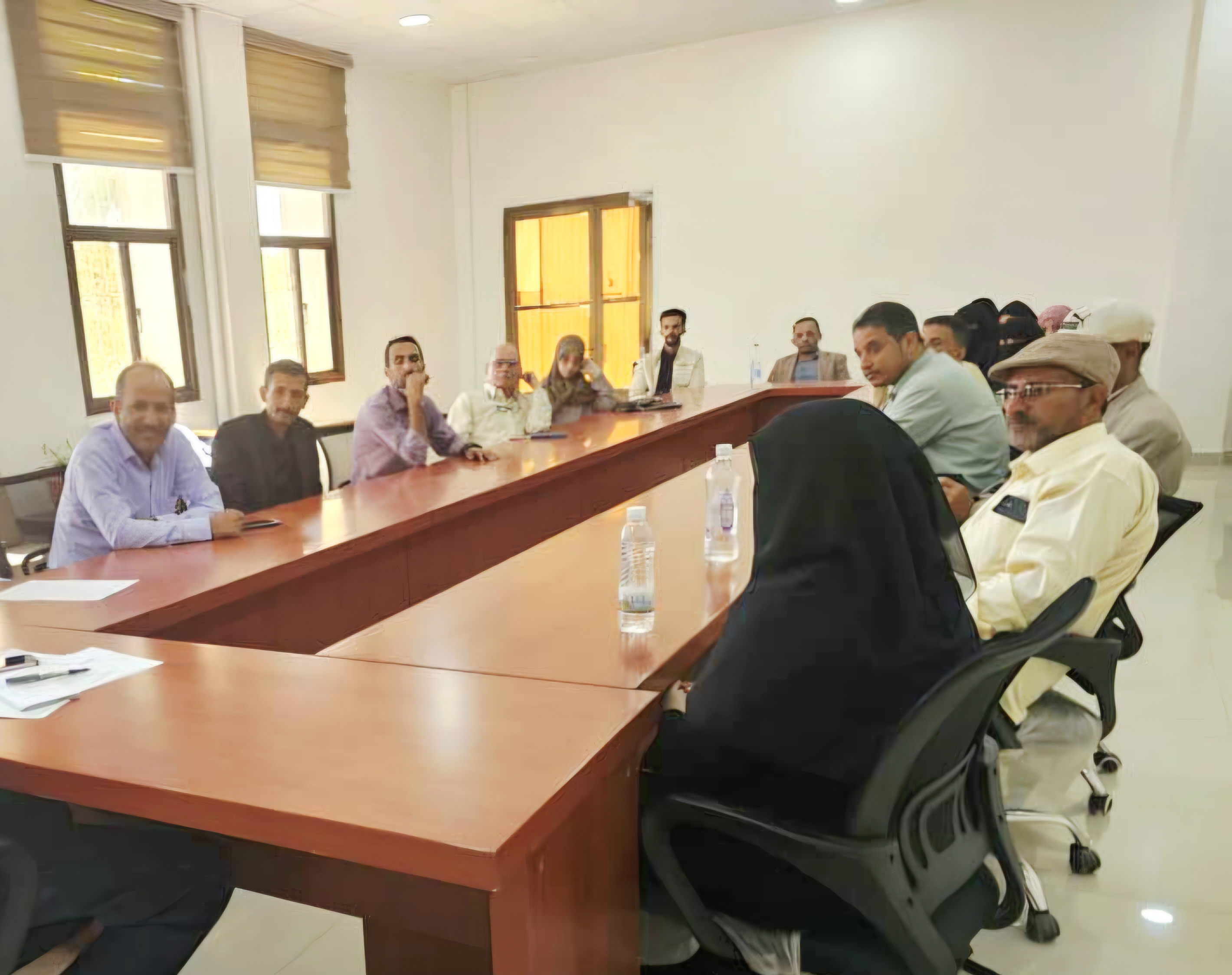 عميد كلية البترول والموارد الطبيعية بجامعة صنعاء يعقد اجتماعاً موسعاً مع أعضاء هيئة التدري