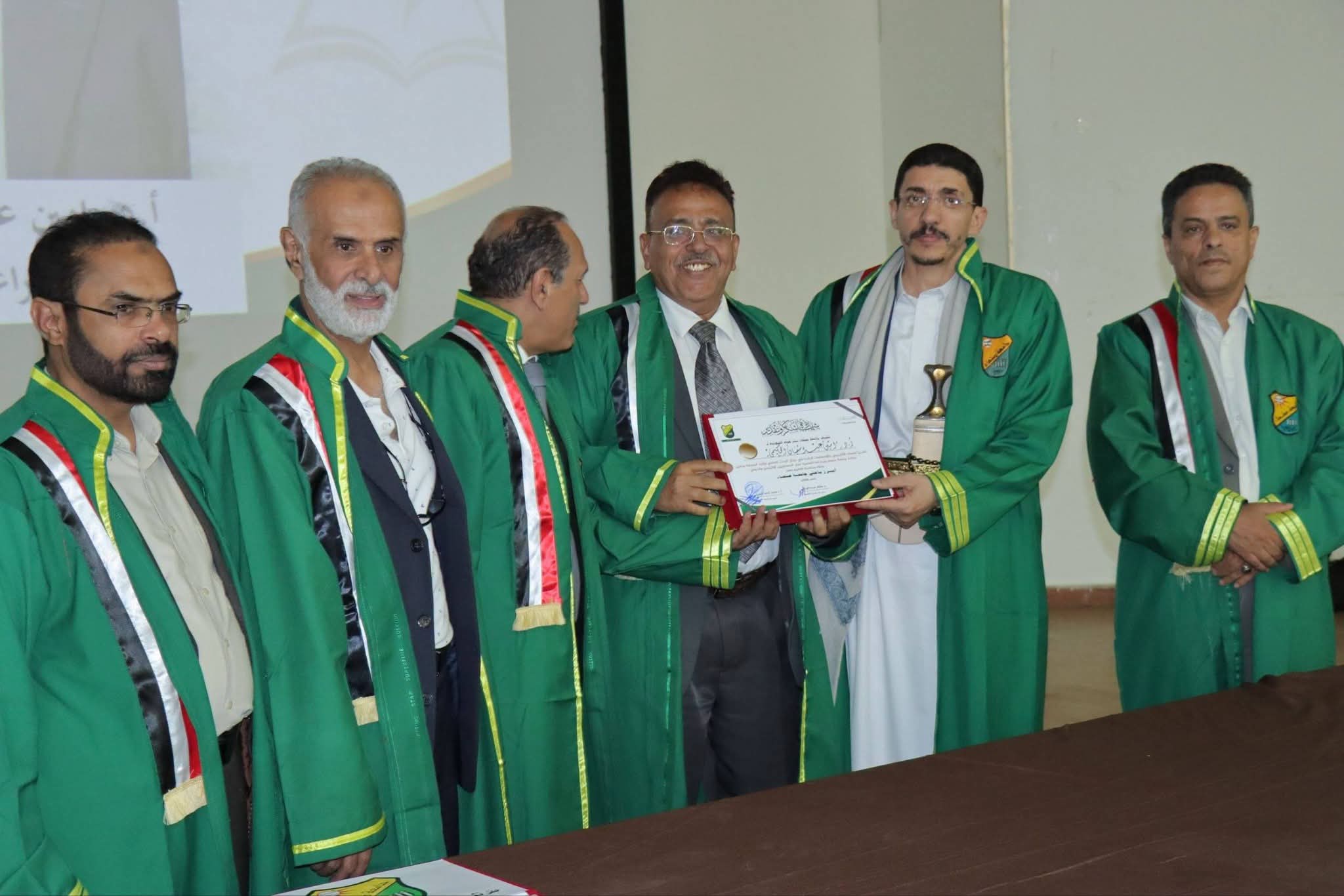 تكريم ثلاثة عشر باحثًا من كلية الزراعة والأغذية والبيئة ضمن أبرز باحثي جامعة صنعاء