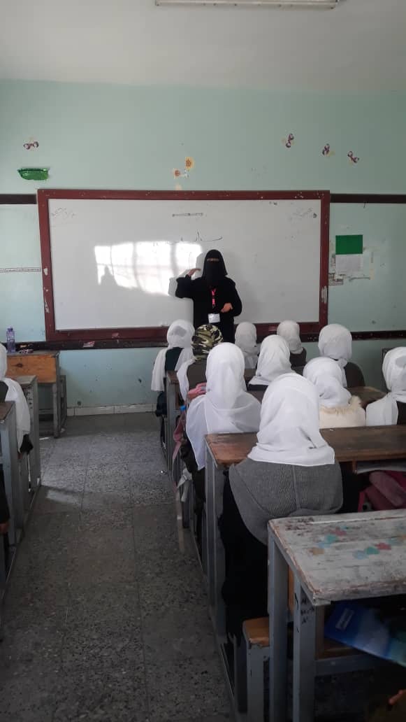 متدربات الخدمة الاجتماعية بكلية الآداب والعلوم الإنسانية جامعة صنعاء ينمّين الوعي الدراسي