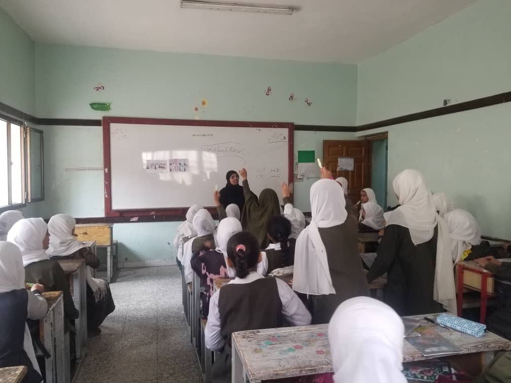 متدربات الخدمة الاجتماعية ينفذن نشاطين توعويين حول السلامة الشتوية والمرورية بمدرسة أروى