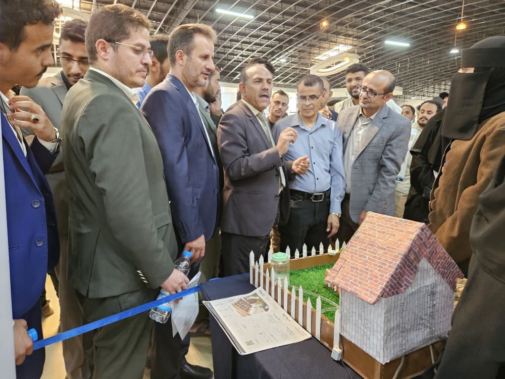 رئيس جامعة صنعاء يفتتح معرض (نواة 2026 ) لمشاريع إنترنت الأشياء بكلية الحاسوب