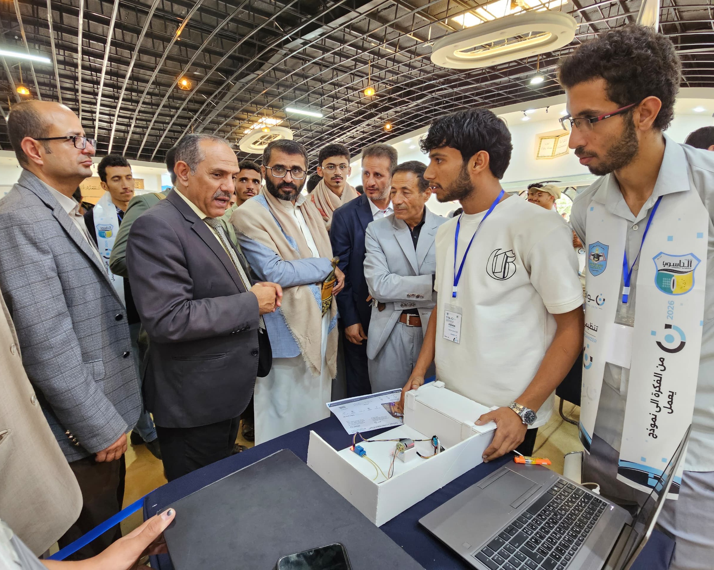 رئيس جامعة صنعاء يفتتح معرض (نواة 2026 ) لمشاريع إنترنت الأشياء بكلية الحاسوب