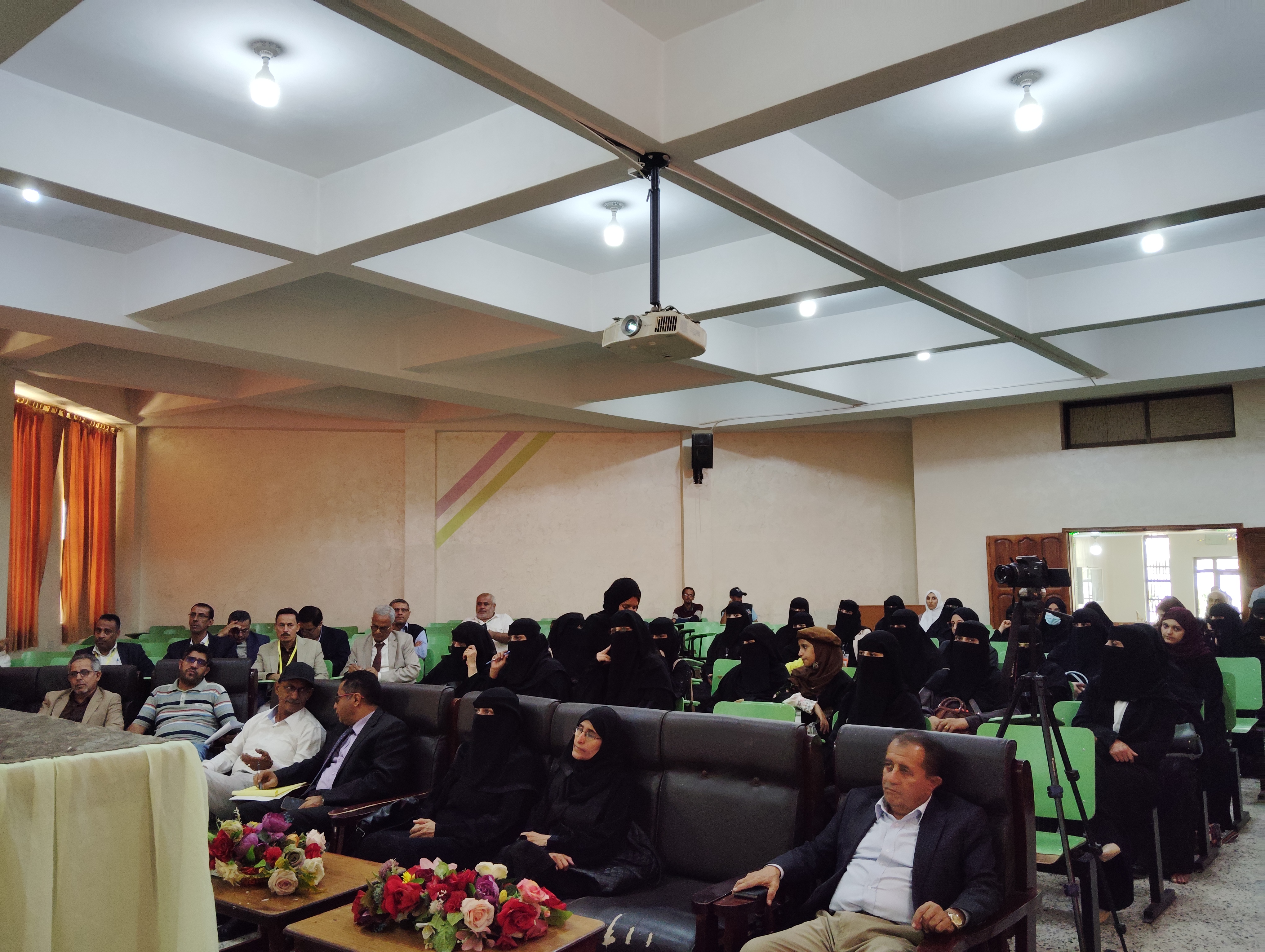 مركز التنمية الشاملة  ينظم ندوة علمية حول دور حاضنات الأعمال في تعزيز نمو المشاريع الصغيرة