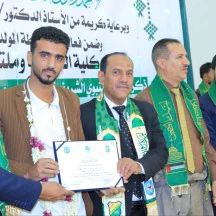 كلية الصيدلة تحتفي بالمولد النبوي وتكرّم المتفوقين والأوائل