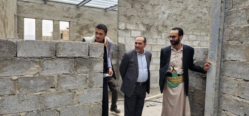 رئيس الجامعة يتفقد كلية الحاسوب ومشروع الدور الثالث