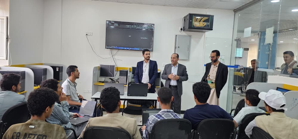 رئيس الجامعة يتفقد كلية الحاسوب ومشروع الدور الثالث
