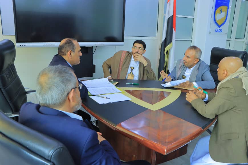 مناقشان  آلية توفير الاحتياجات الاكاديمية لجامعة صنعاء