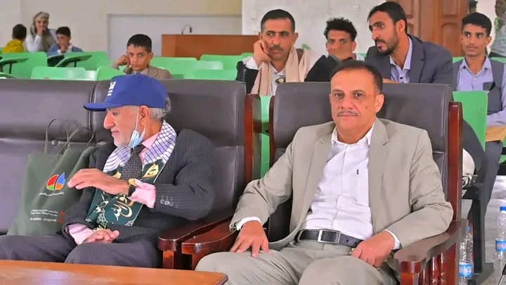 الدكتوراه للباحث محمد محسن البطري من كلية اللغات