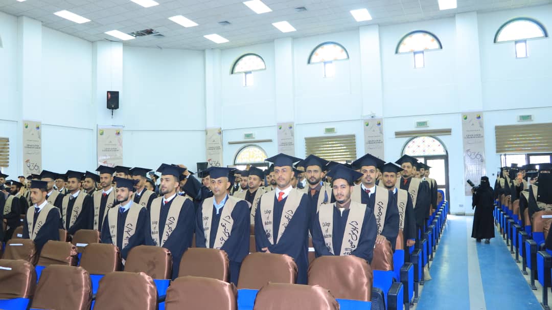 كلية الطب بجامعة صنعاء تحتفي بتخرج 410 أطباء وطبيبات من الدفعة 36