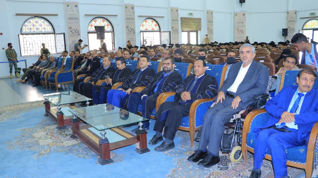 كلية الطب بجامعة صنعاء تحتفي بتخرج 410 أطباء وطبيبات من الدفعة 36