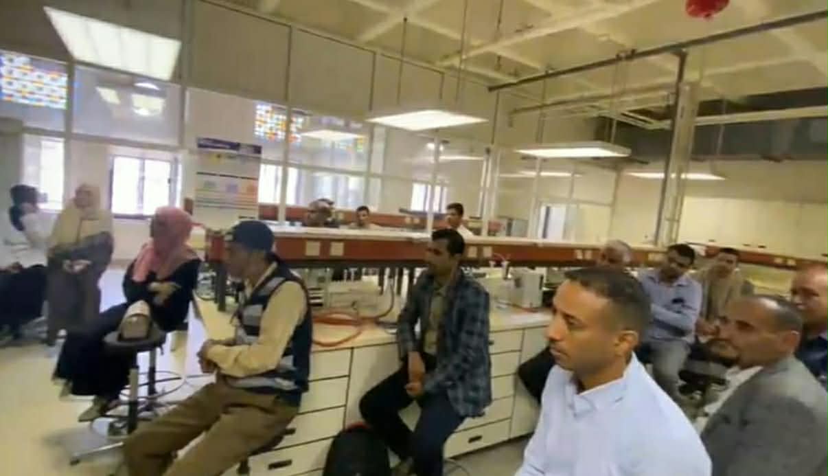مساعد رئيس الجامعة لشؤون المراكز يتفقد المختبرات المركزية .