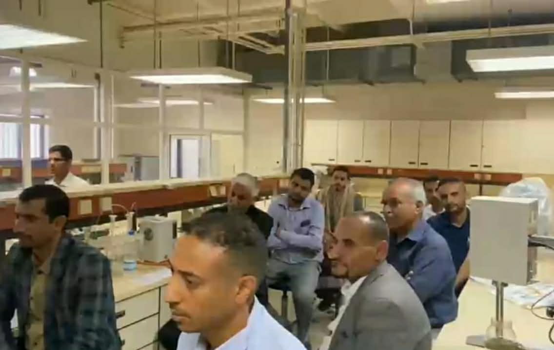 مساعد رئيس الجامعة لشؤون المراكز يتفقد المختبرات المركزية .