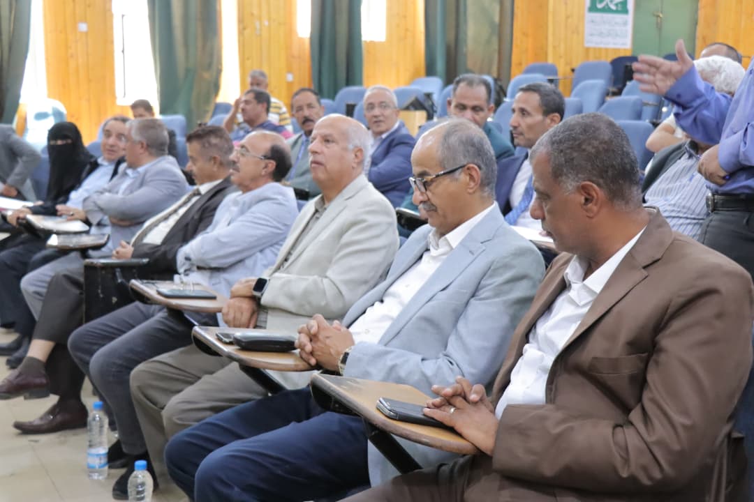 رئيس جامعة صنعاء يعقد اجتماعًا موسعًا بمستشفى الكويت الجامعي لمناقشة تطوير التدريب السريري