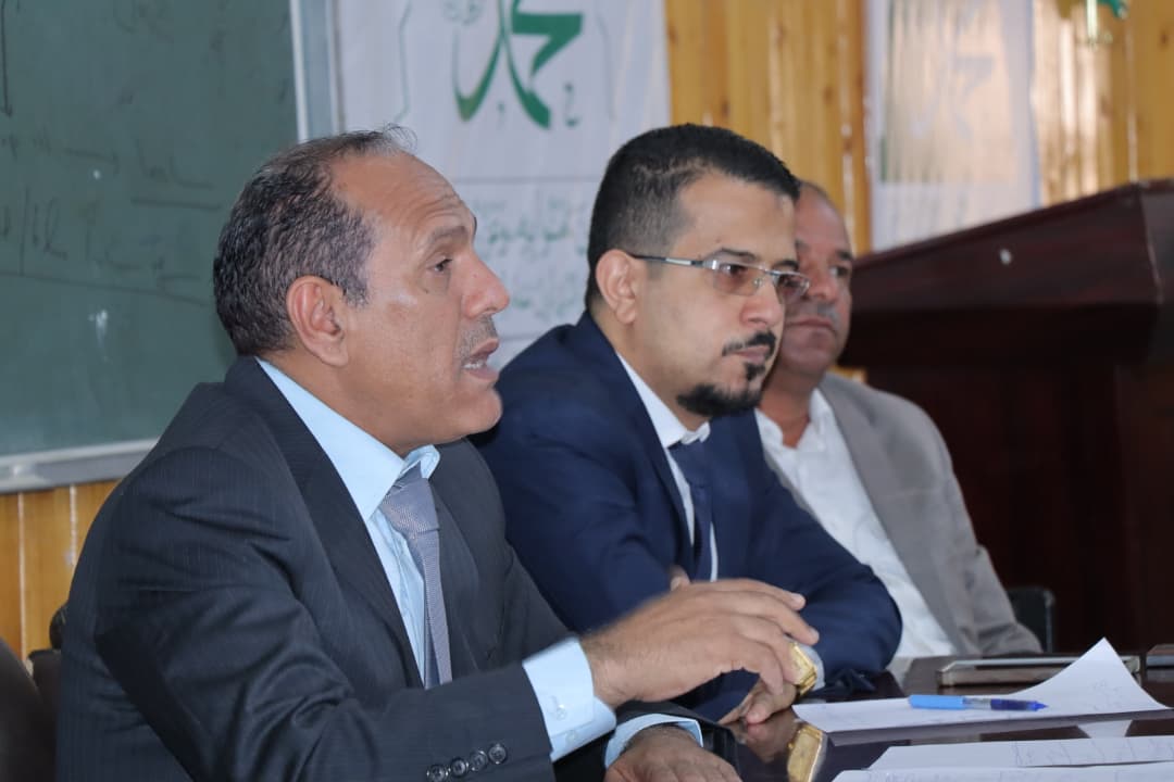 رئيس جامعة صنعاء يعقد اجتماعًا موسعًا بمستشفى الكويت الجامعي لمناقشة تطوير التدريب السريري