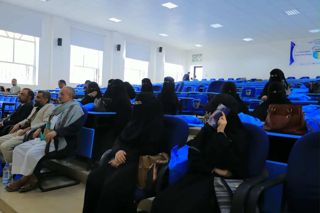الباحثة سارة الخطري تنال درجة الماجستير من قسم الدراسات الإسلامية