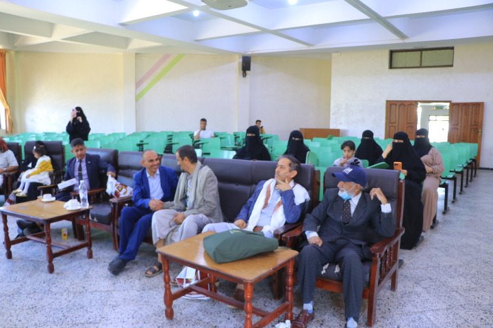 الباحثة ليلى الدغفلي تنال درجة الماجستير من كلية اللغات