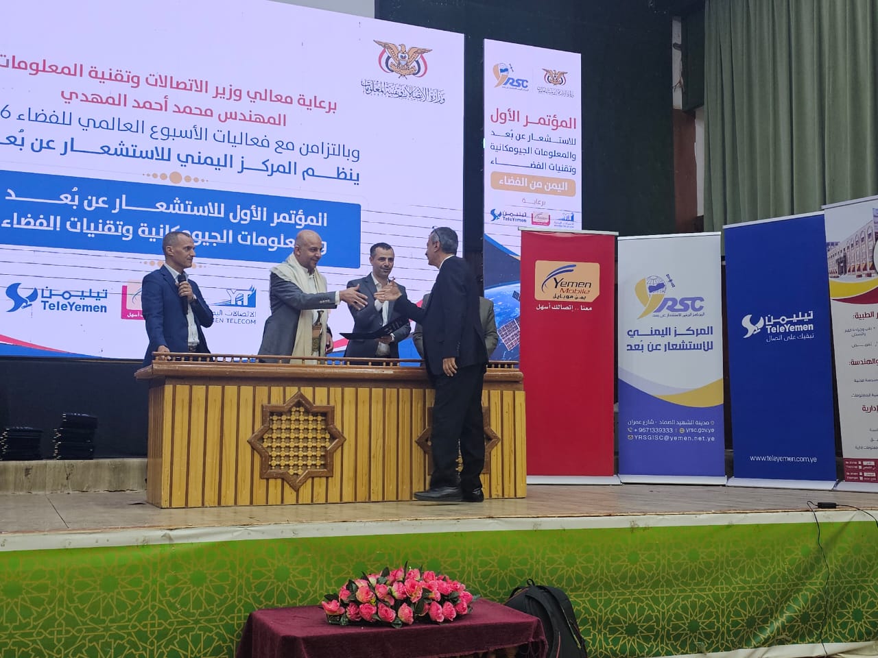 مركز المياه والبيئة يشارك بأوراق علمية في المؤتمر الأول للاستشعار عن بُعد وتقنيات الفضاء