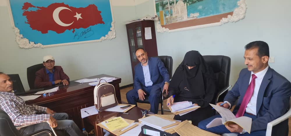 مركز التطوير وضمان الجودة يقيّم إجراءات الدراسات العليا بكلية اللغات