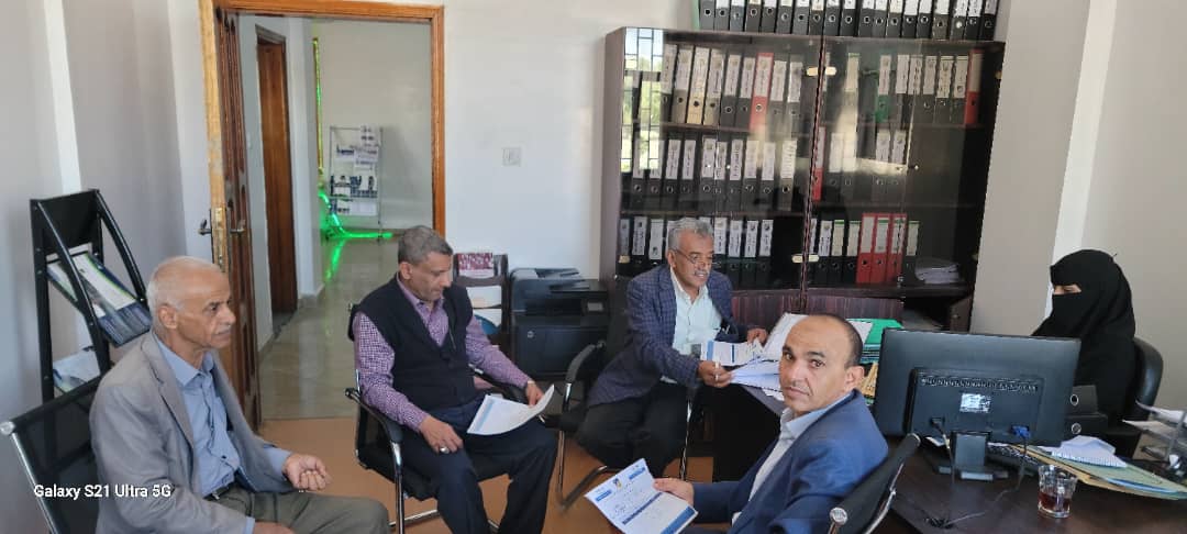 مركز التطوير وضمان الجودة يقيّم إجراءات الدراسات العليا بمركز أبحاث التنمية الشاملة