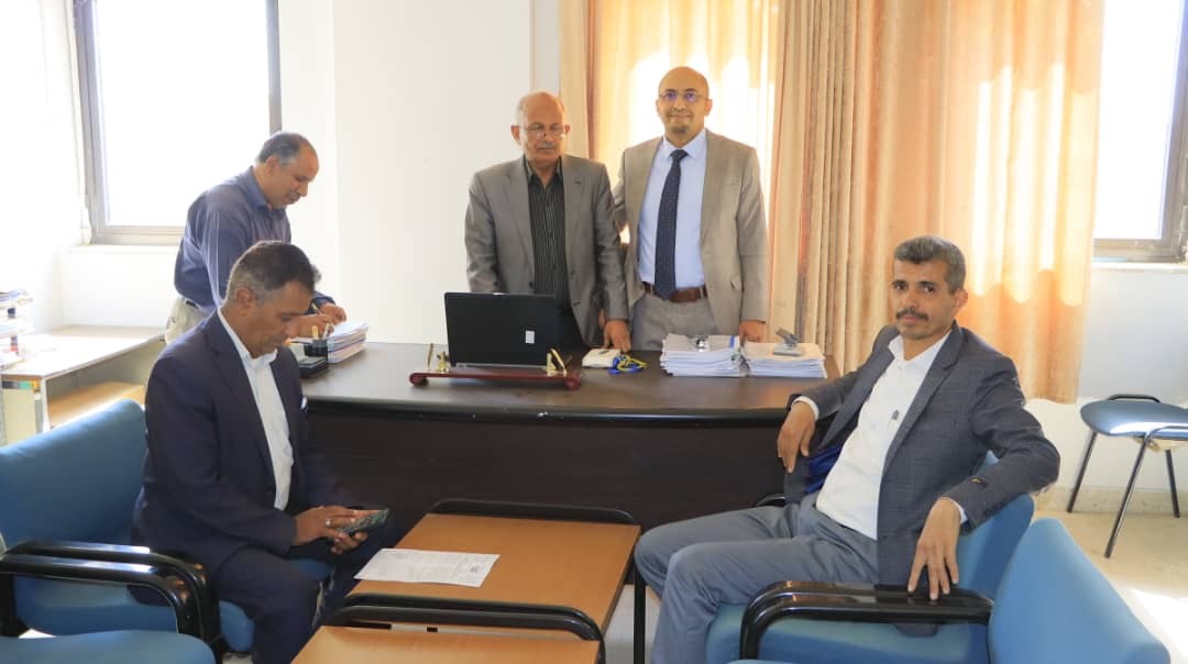 كلية الطب بجامعة صنعاء تشهد دور الاستلام والتسليم لنيابة العمادة لشؤون وحدة ضمان الجودة