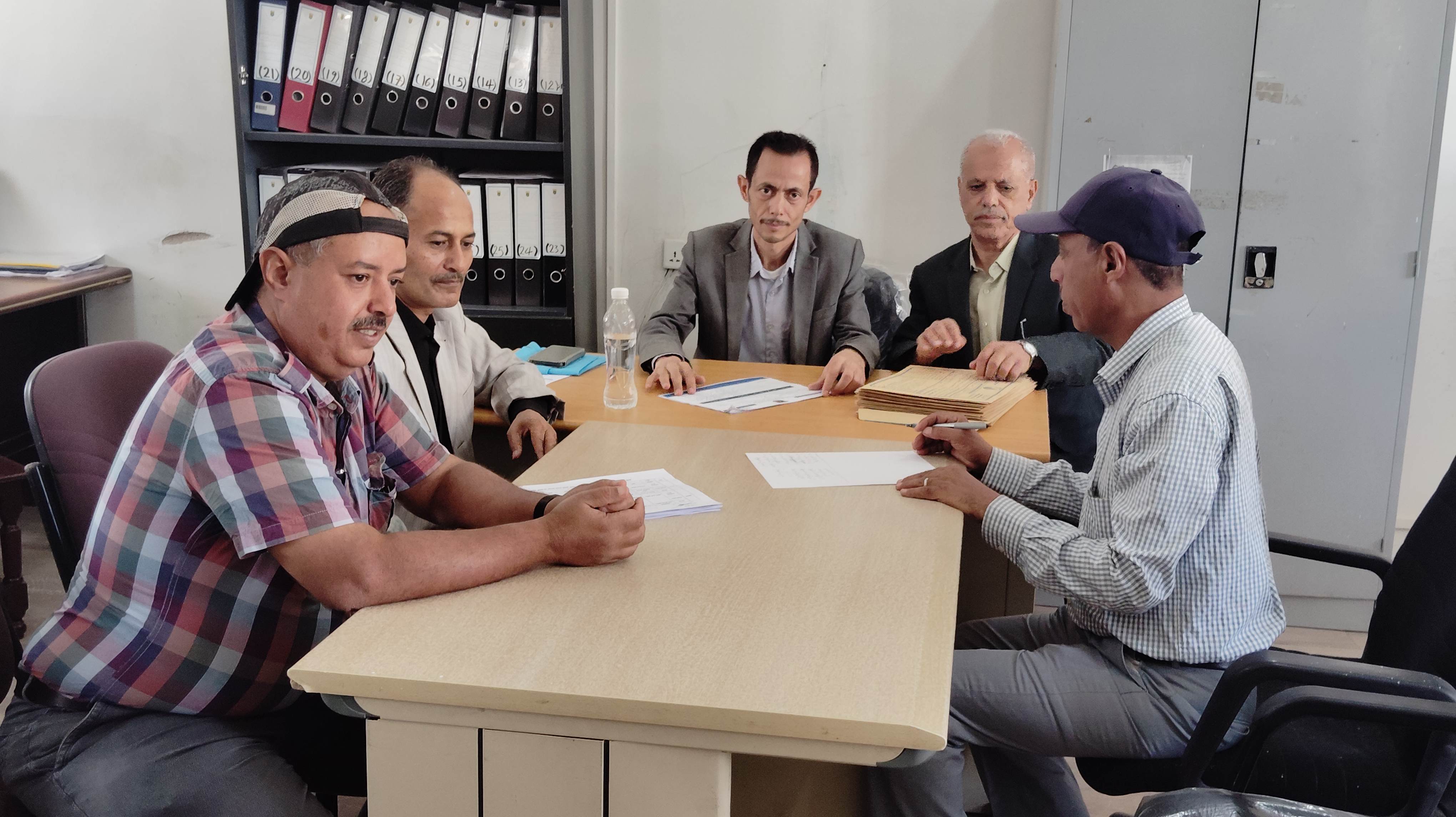 لجنة من مركز التطوير وضمان الجودة بجامعة صنعاء تنفذ نزولًا ميدانيًا إلى كلية الإعلام