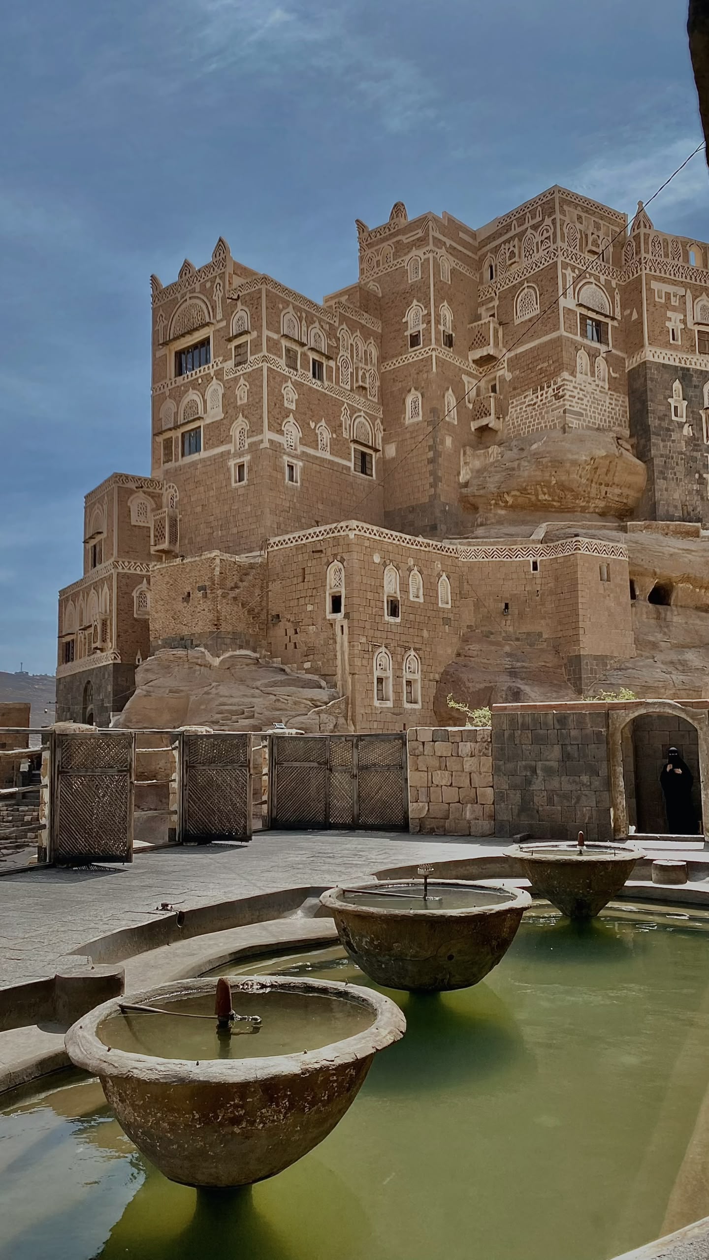 طالبات الجرافيكس والملتيميديا بكلية الحاسوب  ينفّذن رحلة تطبيقية إلى دار الحجر
