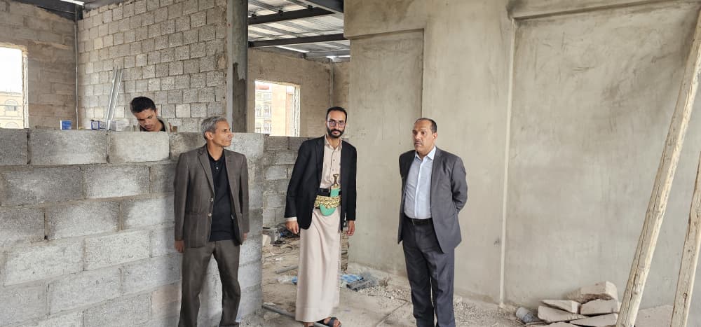 رئيس الجامعة يتفقد كلية الحاسوب ومشروع الدور الثالث