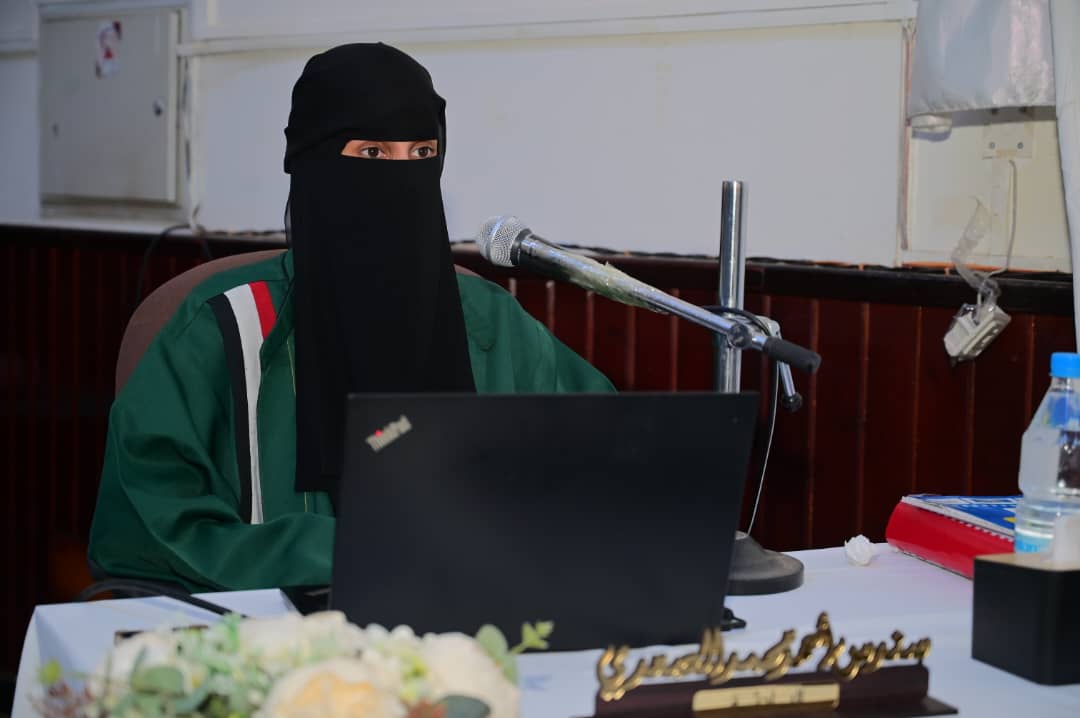 الباحثة سندس أحمد الصعدي تنال الماجستير في الدراسات العربية بكلية التربية